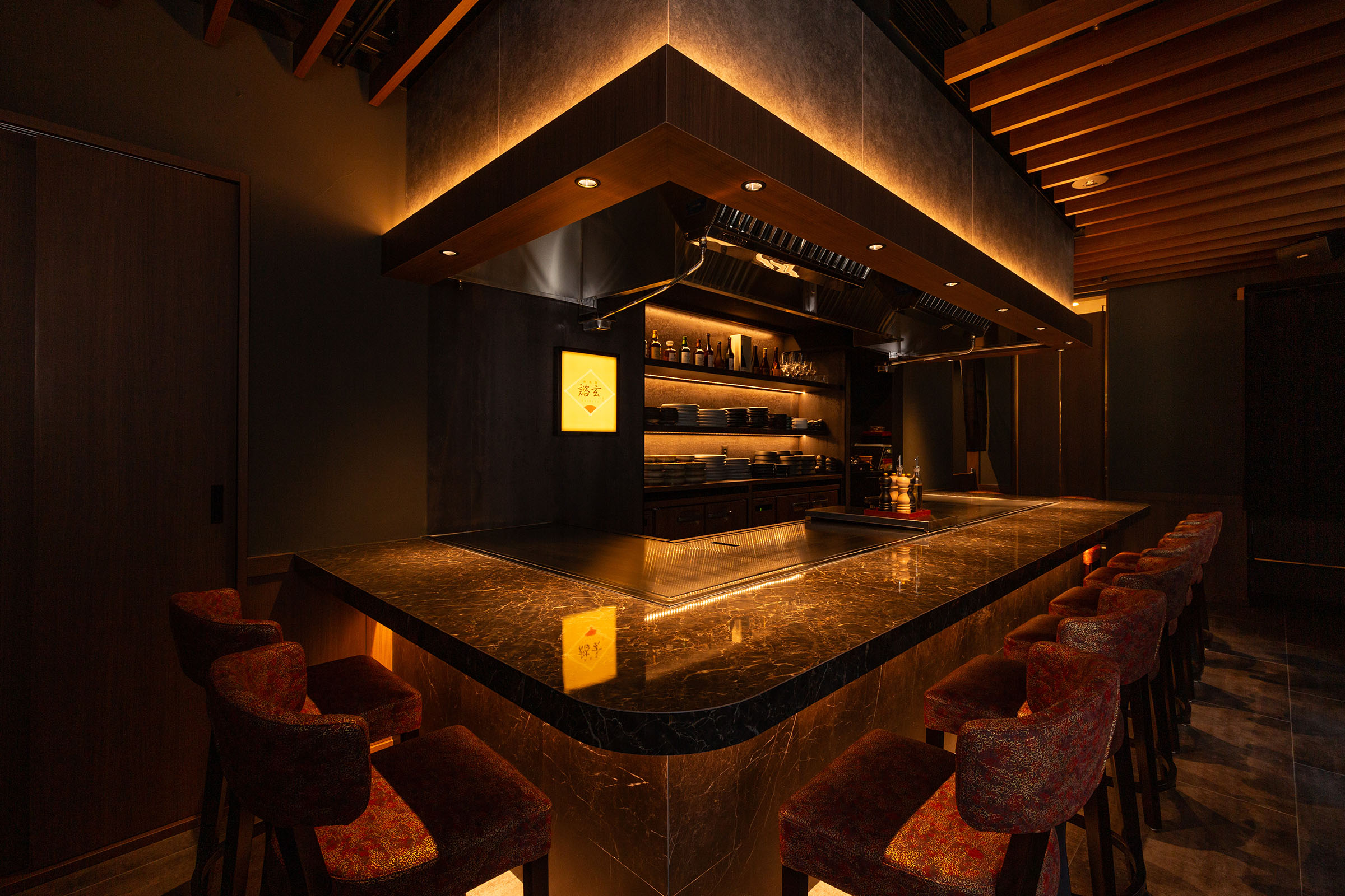 赤坂の町並みのなかにひっそりと佇む「赤坂 諮玄」。